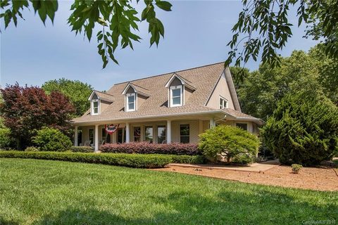 251 Queens Cove Road