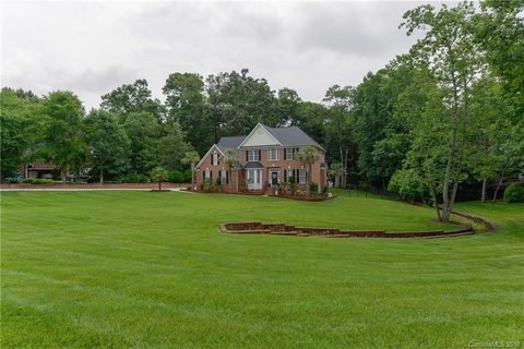 6520 Hollow Oak Drive