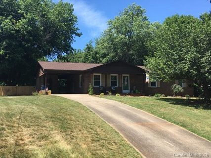 1135 Carolina Circle 32