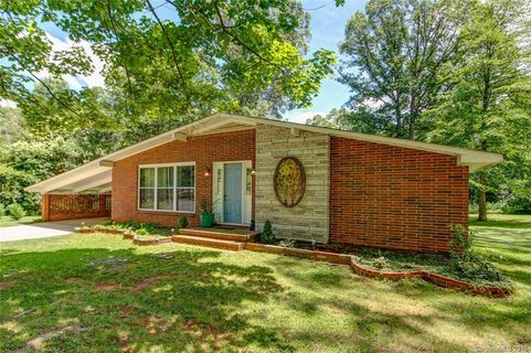 1239 Christopher Circle