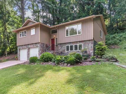 53 Lanes End Drive sold home in Fairway Hills, Waynesville, NC