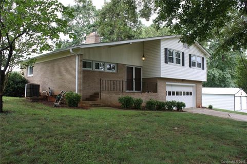 233 Stonewall Circle sold home in Shenandoah Park, Concord, NC