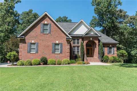 399 Seven Springs Loop