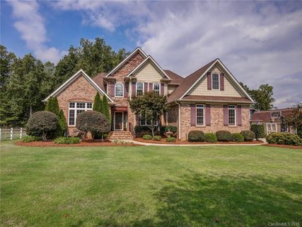 216 Woodstream Circle