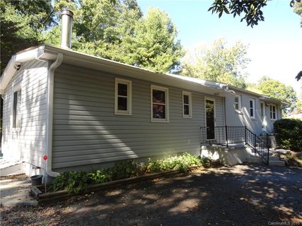 209 E Dogwood Lane sold home in Woodlawn, Hendersonville, NC