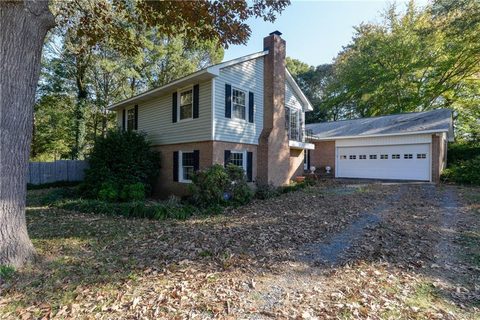606 White Oaks Circle