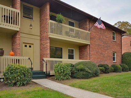 101 Oakwood Place 2 sold condo in Brookside Manor, Hendersonville, NC