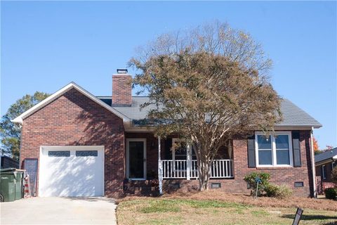 991 Farmington Court