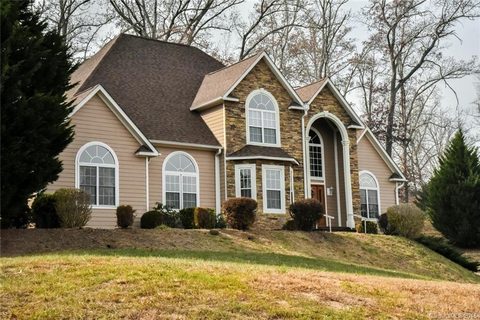 19 Mountain Shadows Drive sold home in Mountain Shadows, Leicester, NC