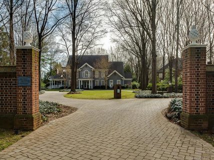 8226 Fairview Road