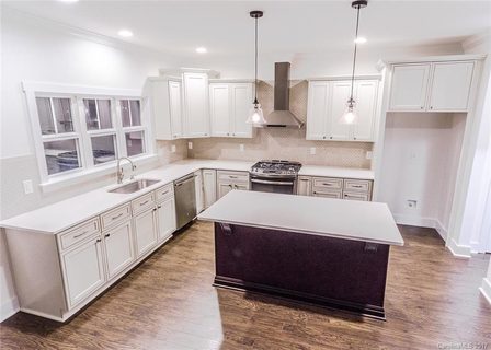 2624 Shamrock Drive sold home in Shamrock, Charlotte, NC