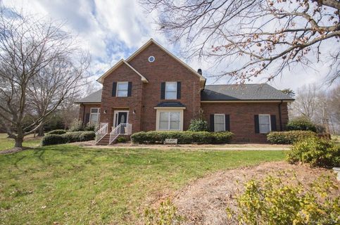 104 Woodvale Circle