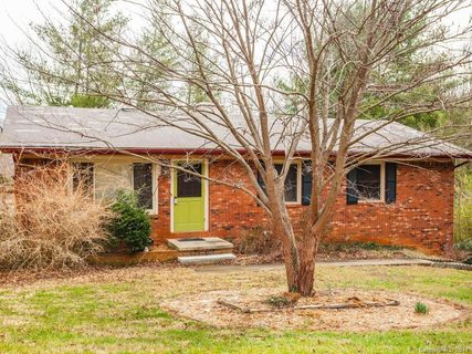 8 Hillview Circle