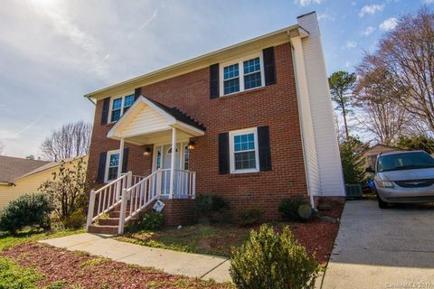 6221 Round Hill Road sold home in New Stonehaven, Charlotte, NC