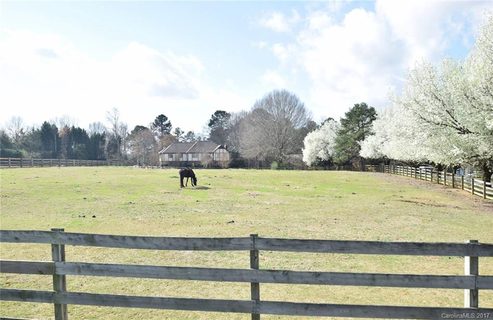 300 Red Barn Trail sold home in Red Barn Trail, Matthews, NC
