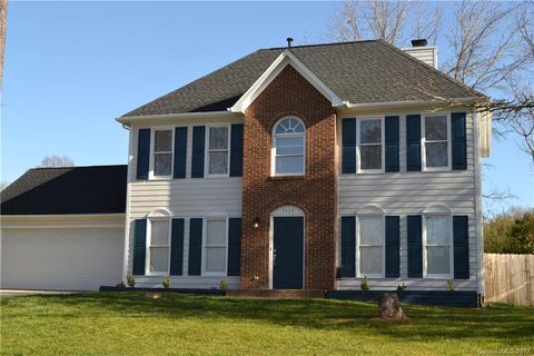 7426 Crestside Lane sold home in Sherbrook, Charlotte, NC