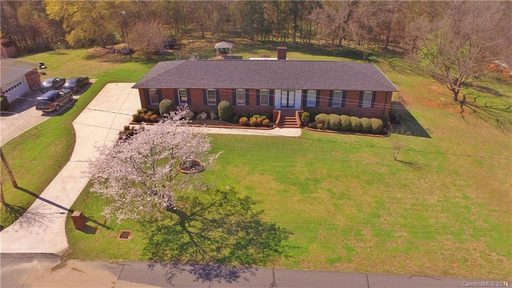 415 Lakeview Drive