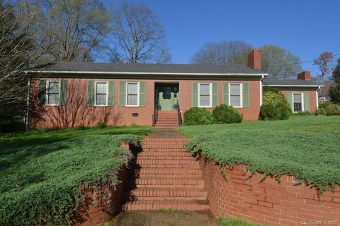 915 Hedrick Circle