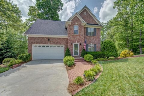 323 Beacon Hills Drive sold home in Beacon Hills, Gastonia, NC