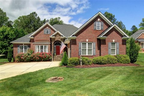 172 Honeysuckle Creek Loop sold home in Honeysuckle Creek, Mooresville, NC