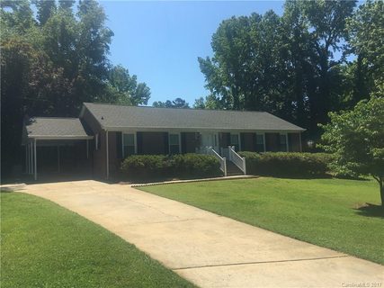 1726 Farm Pond Court sold home in Kingswood South, Gastonia, NC