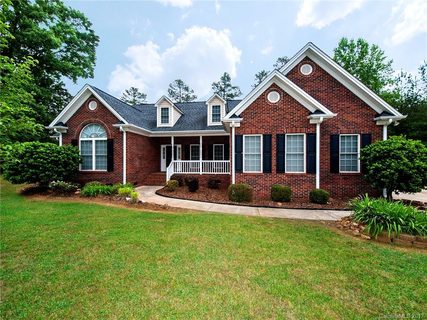 905 Silver Charm Lane sold home in Derby Downs, York, SC