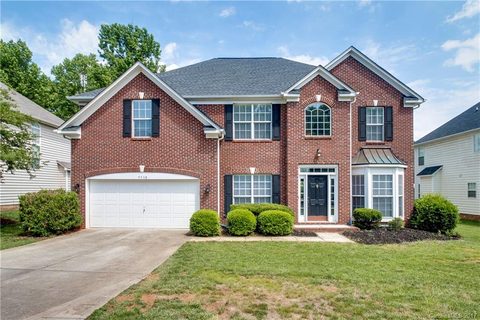 9338 Autumn Applause Drive sold home in Blakeney Heath - Fieldstone, Charlotte, NC