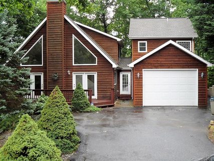 737 Crestmont Drive