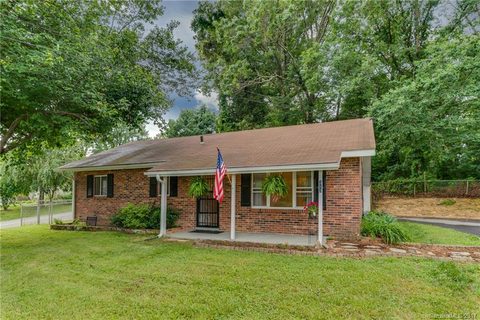 313 Blue Ridge Street sold home in J H Maxwell, Hendersonville, NC
