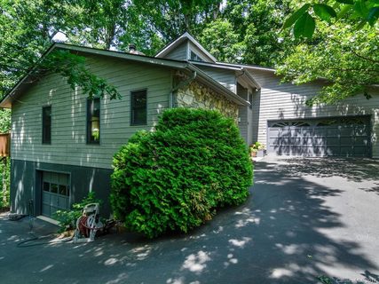 18 Exeter Drive sold home in High Meadows, Candler, NC