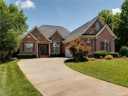 1405 Tara Plantation Boulevard sold home in Twelve Oaks, Wesley Chapel, NC