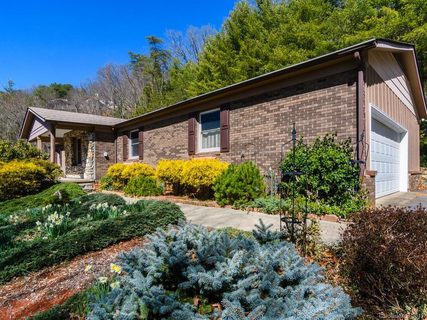 471 Windsor Road sold home in Lake View Park, Asheville, NC