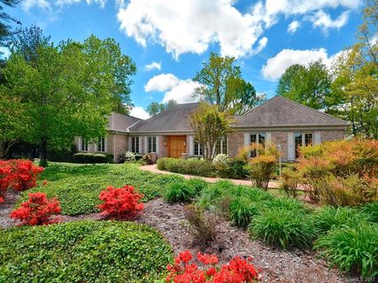 10 Thornapple Drive