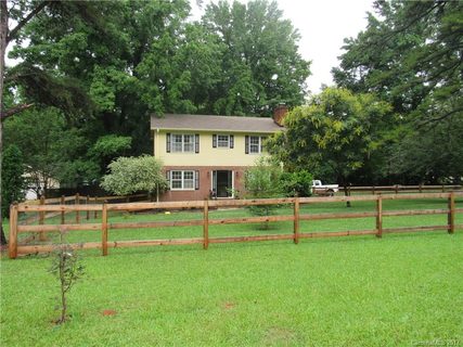 739 Twin Lakes Road 1
