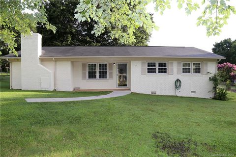 240 W Debbie Lane
