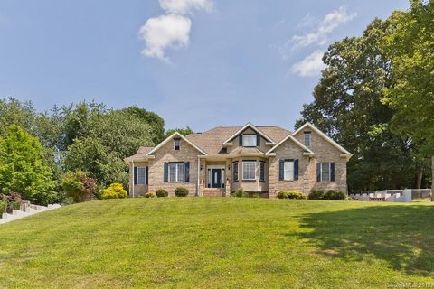 10 Fieldcrest Circle