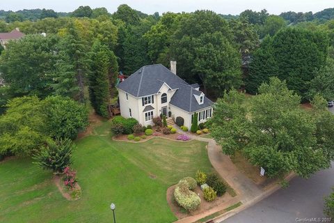 135 Royal Pointe Way