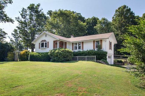 5 Canyon Cove sold home in Smokey Park West, Candler, NC