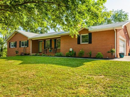 4 Knollridge Road sold home in Woodside Hills, Candler, NC