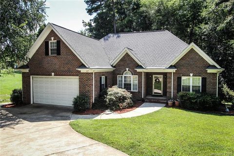 2324 Lakeview Circle