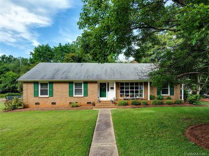 6135 Lake Forest Road sold home in Lake Forest, Charlotte, NC