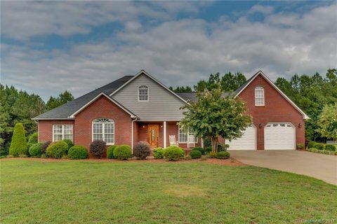 228 Old Mill Farm Lane sold home in Cliffside Estates, Mooresboro, NC