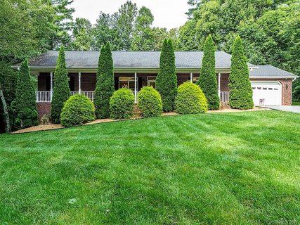 1719 Hummingbird Lane sold home in Statonwoods, Hendersonville, NC