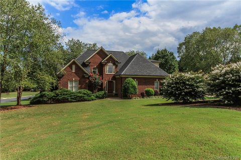 704 Woodhill Circle