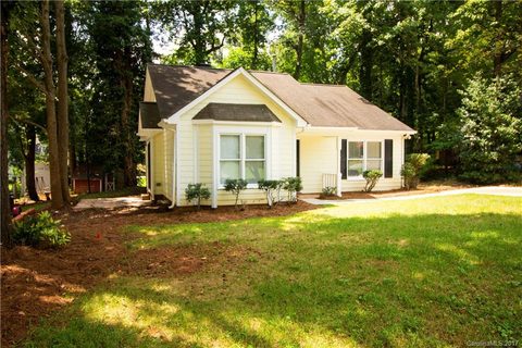 7535 Claymont Drive sold home in Sherbrook, Charlotte, NC