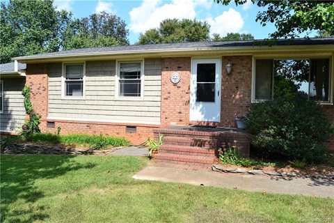 3668 Fieldcrest Circle sold home in Crestview, Concord, NC