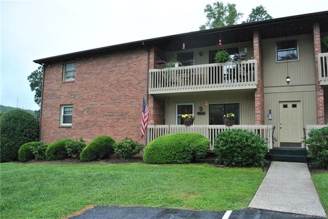 101 Oakwood Place sold condo in Brookside Manor, Hendersonville, NC