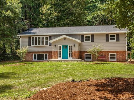 1725 Bluebird Drive sold home in Statonwoods, Hendersonville, NC