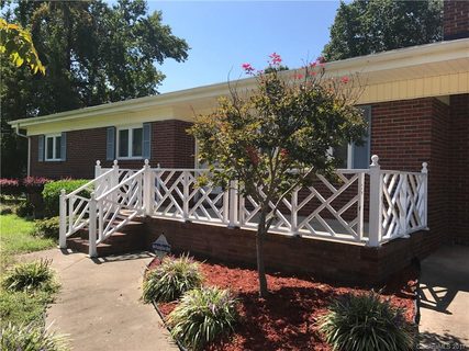 1208 Howard Circle