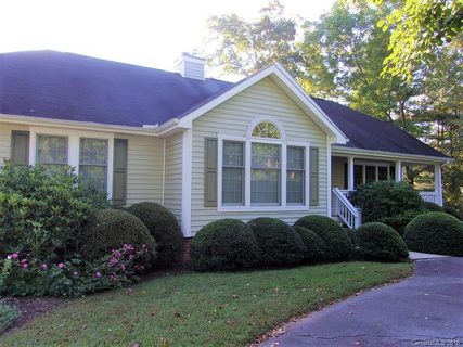 8 Old Applewood Lane sold home in Old Applewood Hollow, Hendersonville, NC